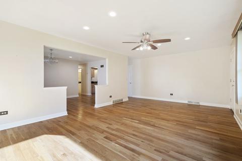 19 Devonshire Cir, Elgin, IL 60123 photo 4