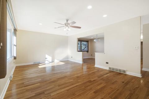 19 Devonshire Cir, Elgin, IL 60123 photo 3