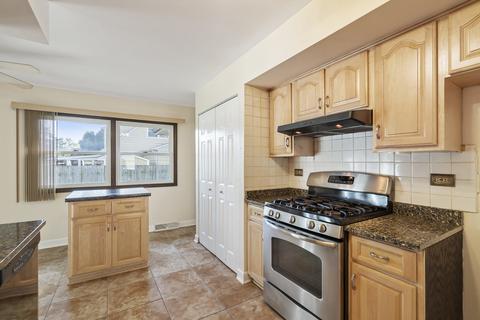 19 Devonshire Cir, Elgin, IL 60123 photo 8