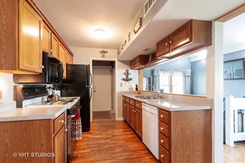 5213 Wellington Dr, Mchenry, IL 60050 photo 3