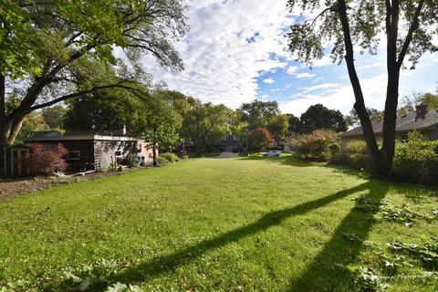 1016 S Gables Blvd, Wheaton, IL 60189 photo 2