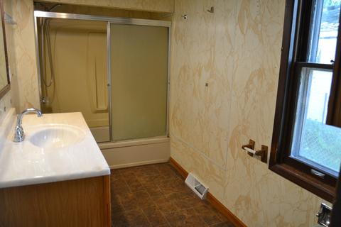 901 E Clay St, Clinton, IL 61727 photo 9