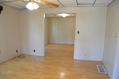 901 E Clay St, Clinton, IL 61727 photo 5