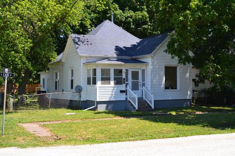 901 E Clay St, Clinton, IL 61727 photo 1