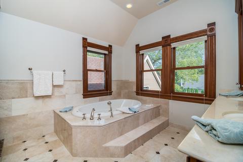 419 N Wheaton Ave, Wheaton, IL 60187 photo 22