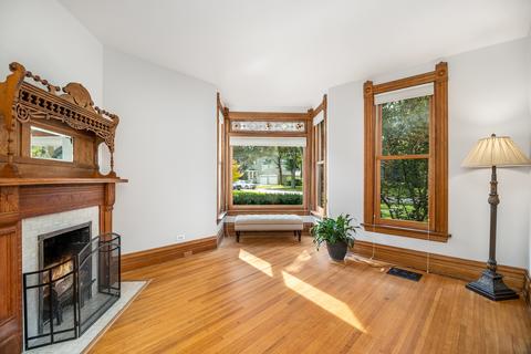 419 N Wheaton Ave, Wheaton, IL 60187 photo 4