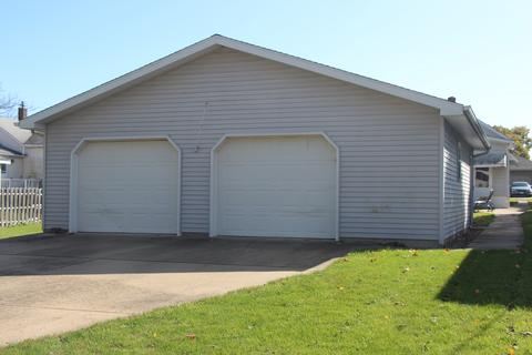 233 E Florence St, Oglesby, IL 61348 photo 2