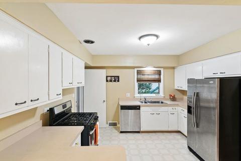 523 S Williston St, Wheaton, IL 60187 photo 2
