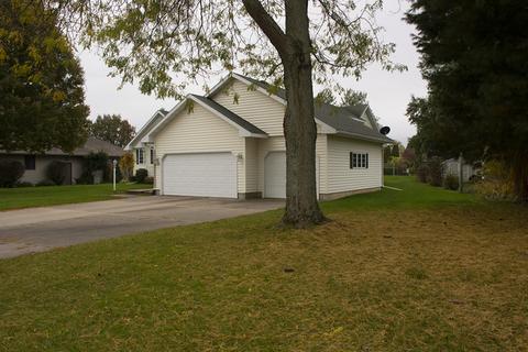 1019 Hilltop Dr, Morrison, IL 61270 photo 2