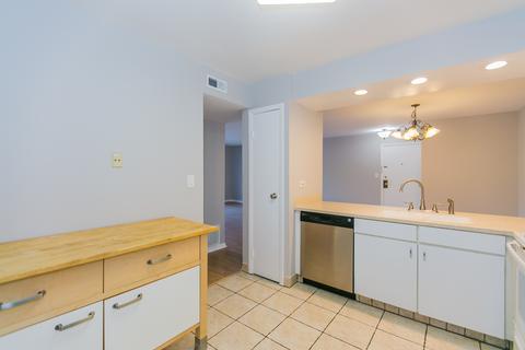 4607 Kings Walk Dr #2D, Rolling Meadows, IL 60008 photo 10