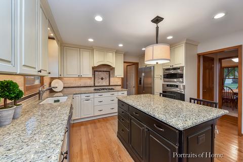 856 S River Rd, Naperville, IL 60540 photo 2