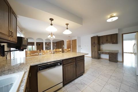9339 Clancy Dr, Des Plaines, IL 60016 photo 22