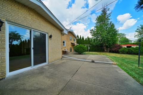 9339 Clancy Dr, Des Plaines, IL 60016 photo 37