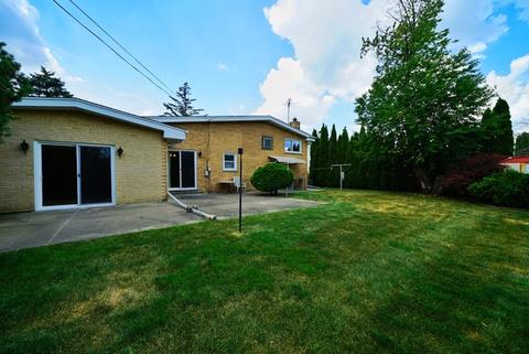 9339 Clancy Dr, Des Plaines, IL 60016 photo 38