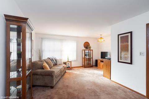 681 S Merle Ln, Wheeling, IL 60090 photo 7