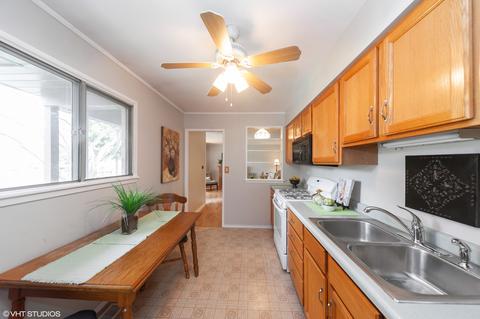 681 S Merle Ln, Wheeling, IL 60090 photo 5
