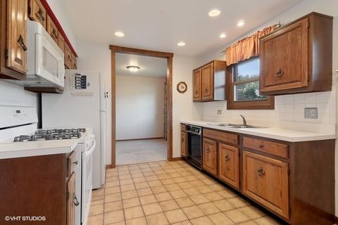 820 W Appletree Ln, Bartlett, IL 60103 photo 7