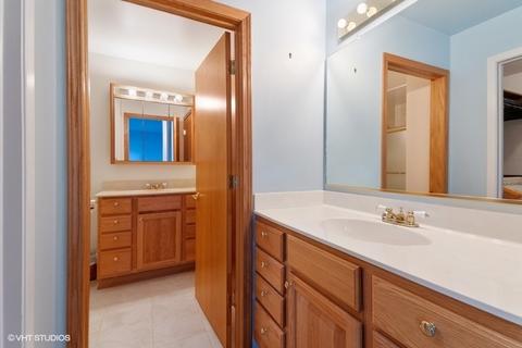 820 W Appletree Ln, Bartlett, IL 60103 photo 12