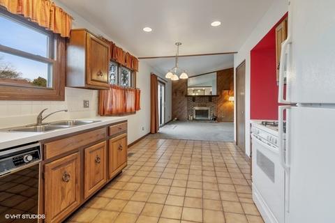 820 W Appletree Ln, Bartlett, IL 60103 photo 8