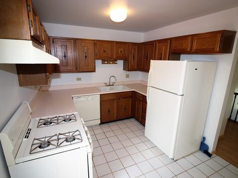 1720 Chestnut Ln, Hoffman Estates, IL 60192 photo 2