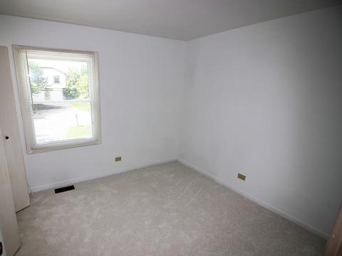 1720 Chestnut Ln, Hoffman Estates, IL 60192 photo 6