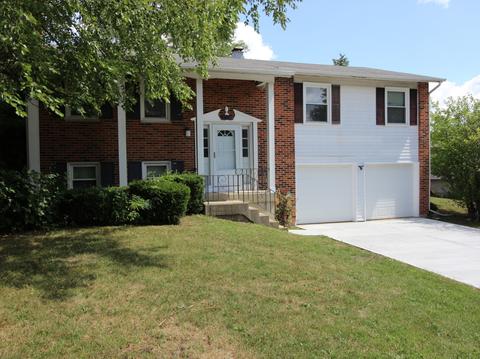 1720 Chestnut Ln, Hoffman Estates, IL 60192 photo 1