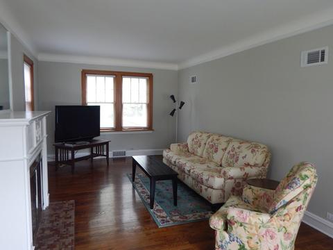 277 S Wolf Rd, Des Plaines, IL 60016 photo 2