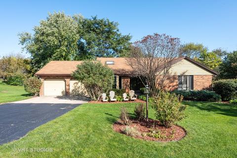 803 Surrey Ln, Algonquin, IL 60102 photo 2
