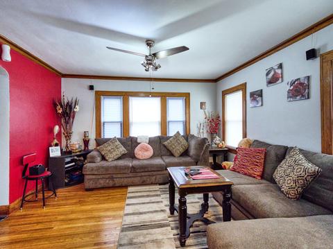 214 Channing Ct, Elgin, IL 60120 photo 2