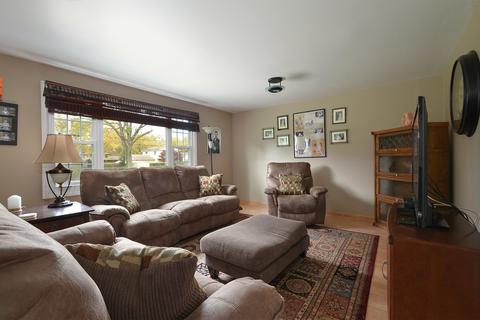 1832 E Boulder Dr, Mount Prospect, IL 60056 photo 7