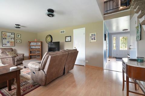 1832 E Boulder Dr, Mount Prospect, IL 60056 photo 8