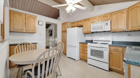 121 Windsor Dr, Des Plaines, IL 60018 photo 8
