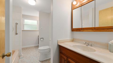 121 Windsor Dr, Des Plaines, IL 60018 photo 16