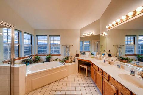 236 Shawnee Cir, Bartlett, IL 60103 photo 7