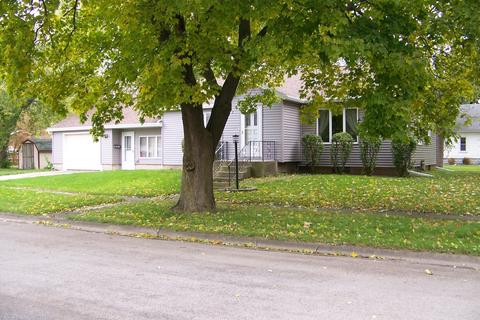 501 N Beech St, Forrest, IL 61741 photo 1