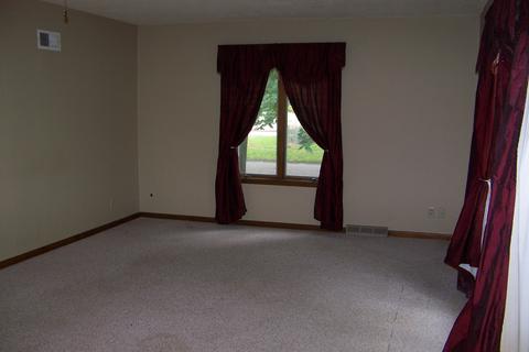 501 N Beech St, Forrest, IL 61741 photo 3
