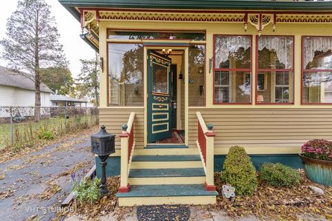 570 Addison St, Elgin, IL 60120 photo 2