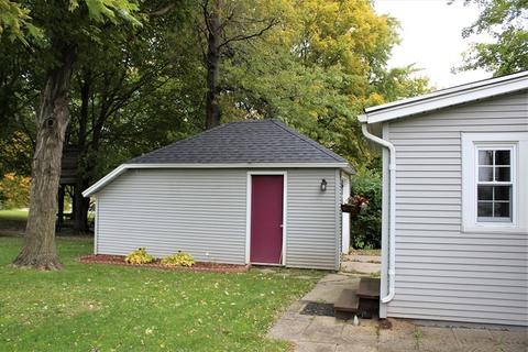 602 N Jackson St, Morrison, IL 61270 photo 3