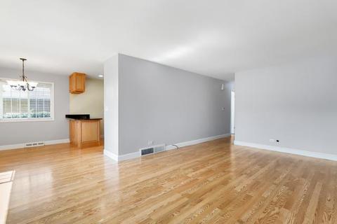 680 Jon Ln, Des Plaines, IL 60016 photo 4
