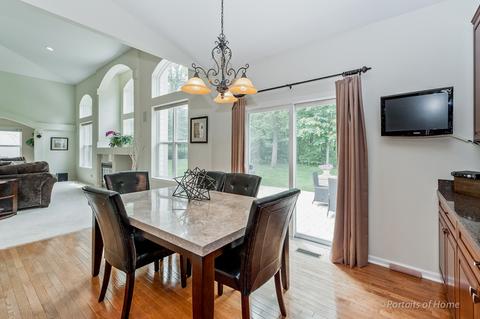 859 Forest Glen Ct, Bartlett, IL 60103 photo 3
