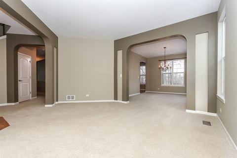 888 Forest Glen Ct, Bartlett, IL 60103 photo 3