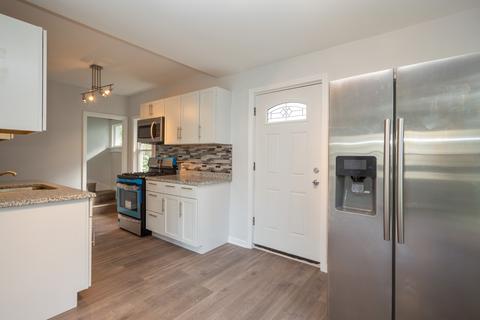 1365 E Walnut Ave, Des Plaines, IL 60016 photo 3