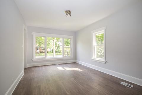 1365 E Walnut Ave, Des Plaines, IL 60016 photo 5