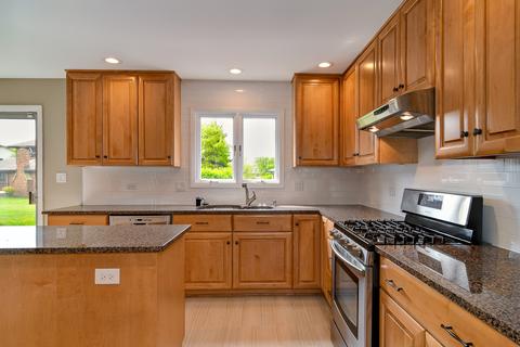 215 Rodgers Ct, Willowbrook, IL 60527 photo 11