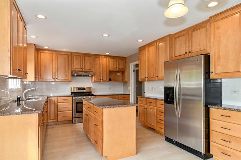 215 Rodgers Ct, Willowbrook, IL 60527 photo 10