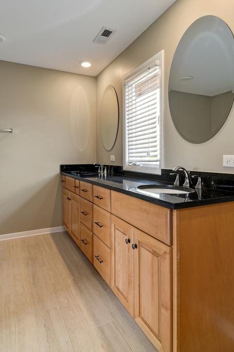 215 Rodgers Ct, Willowbrook, IL 60527 photo 20