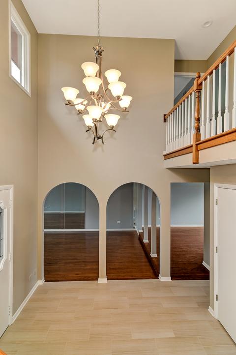 215 Rodgers Ct, Willowbrook, IL 60527 photo 4
