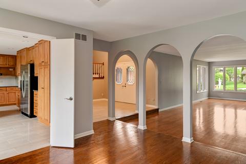 215 Rodgers Ct, Willowbrook, IL 60527 photo 8