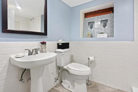 3028 N Gresham Ave, Chicago, IL 60618 photo 22