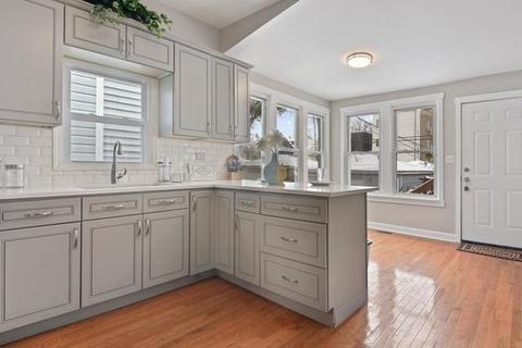 3028 N Gresham Ave, Chicago, IL 60618 photo 14